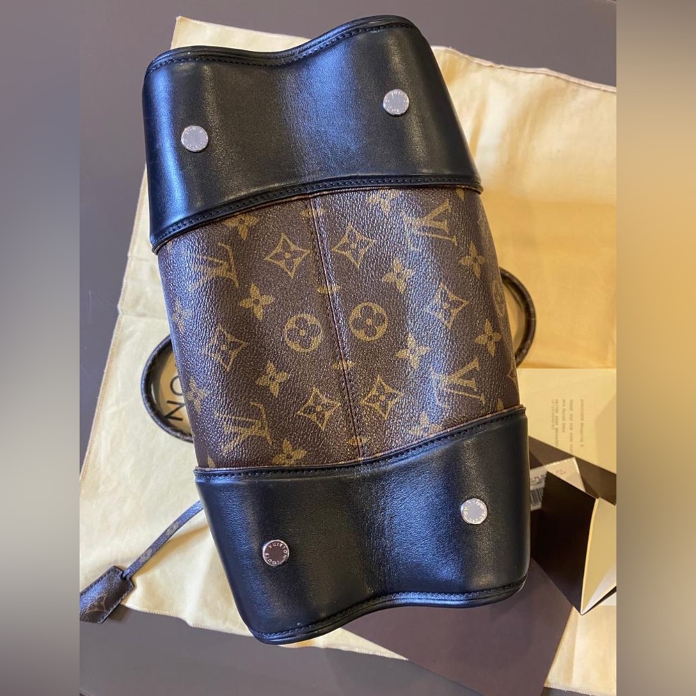 Authentic LV - Picture 5 of 6